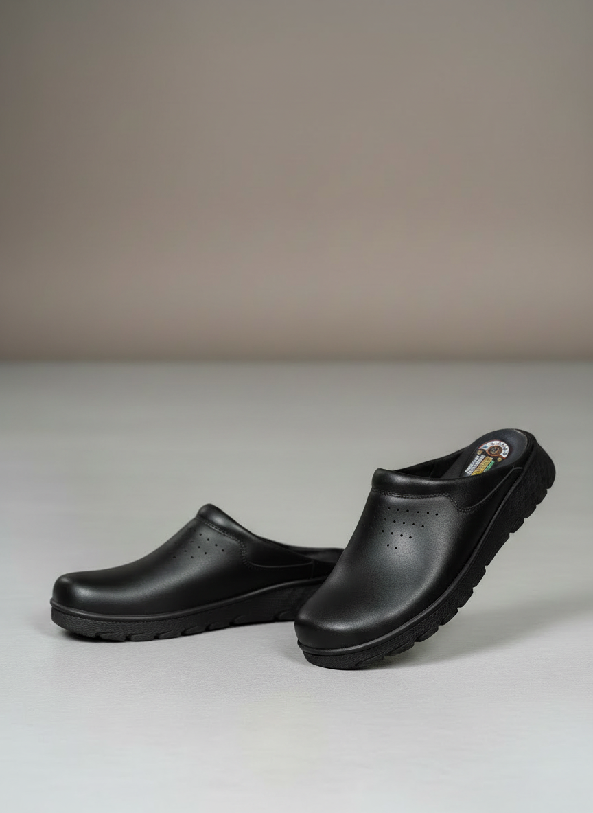 Sabots en Cuir Noir Élégants et Confortables